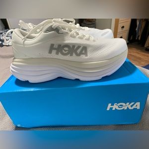 NEW White Hoka W Bondi 8 with box but wrong size on box